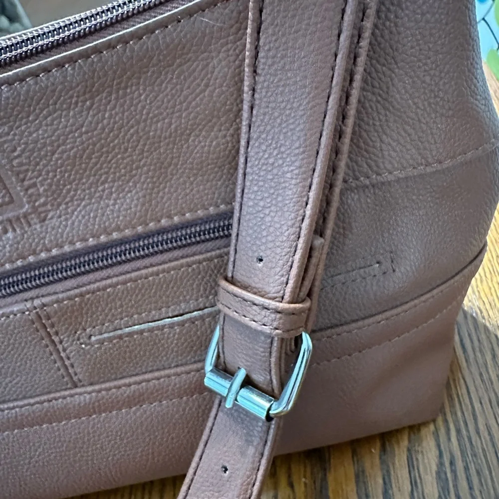 New without tags Stone Mountain Tan Leather Shoulder Bag - Picture 4 of 12